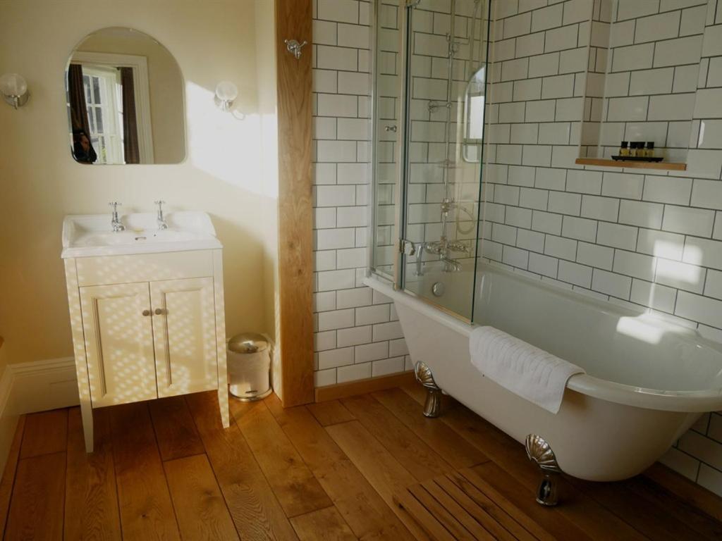 Hotel The White Hart à Whitchurch  Extérieur photo