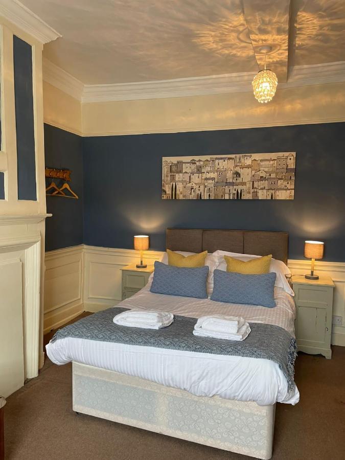 Hotel The White Hart à Whitchurch  Extérieur photo