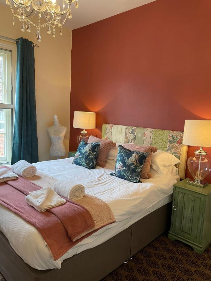 Hotel The White Hart à Whitchurch  Extérieur photo